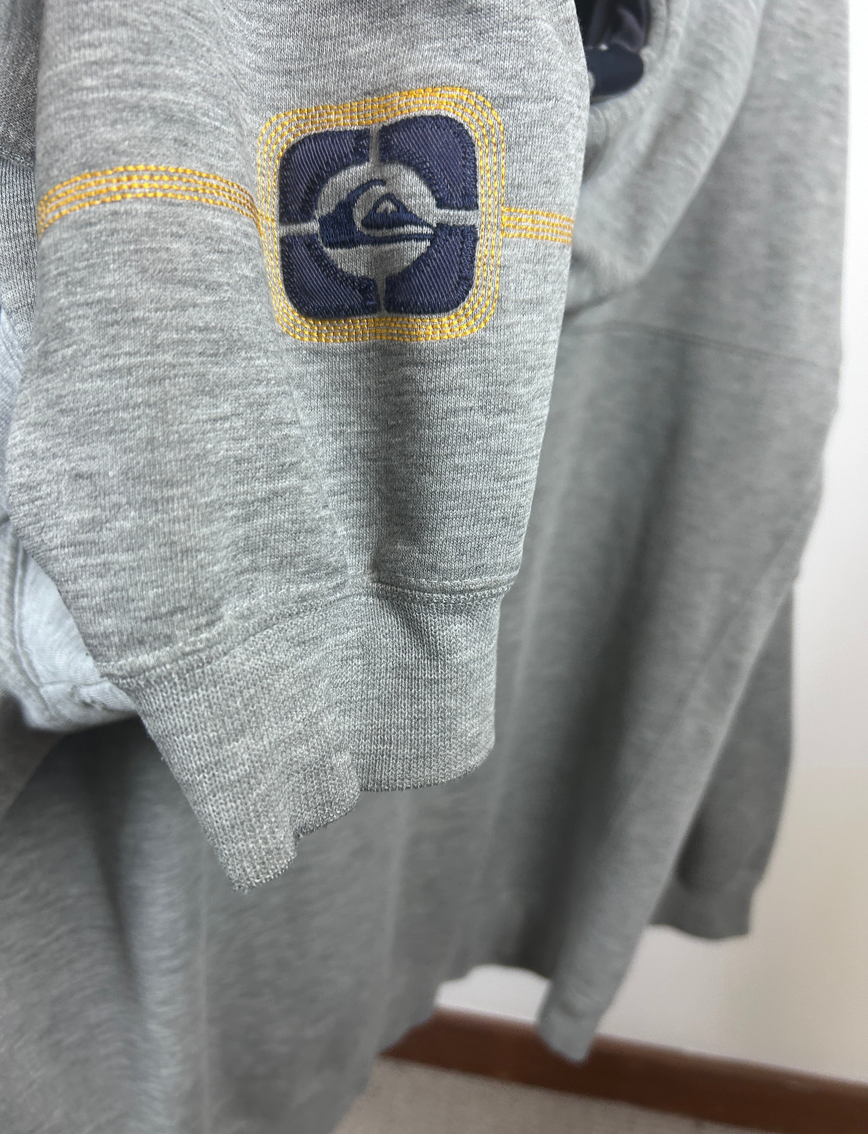 Quicksilver grail hoodie - size large